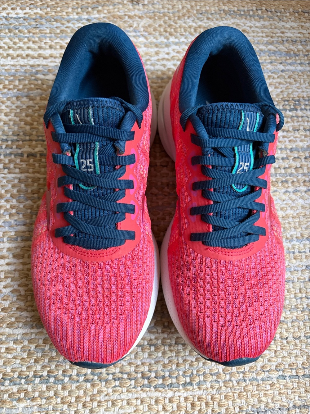 Mizuno Coral Pink Wave Rider 25 Athletic Women’s Sneakers with Navy Accents. Sz8